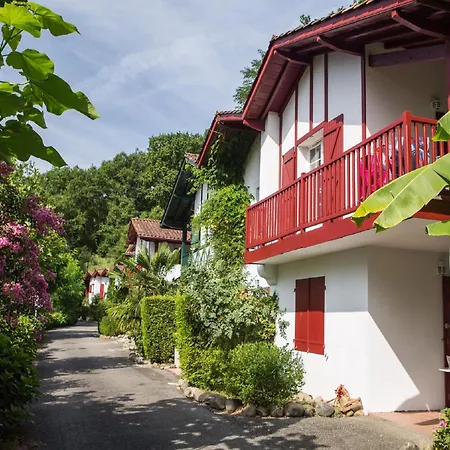 Basque Style In A Environment La Bastide-Clairence