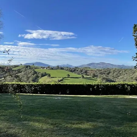 Basque Style In A Environment アパート Labastide-Clairence